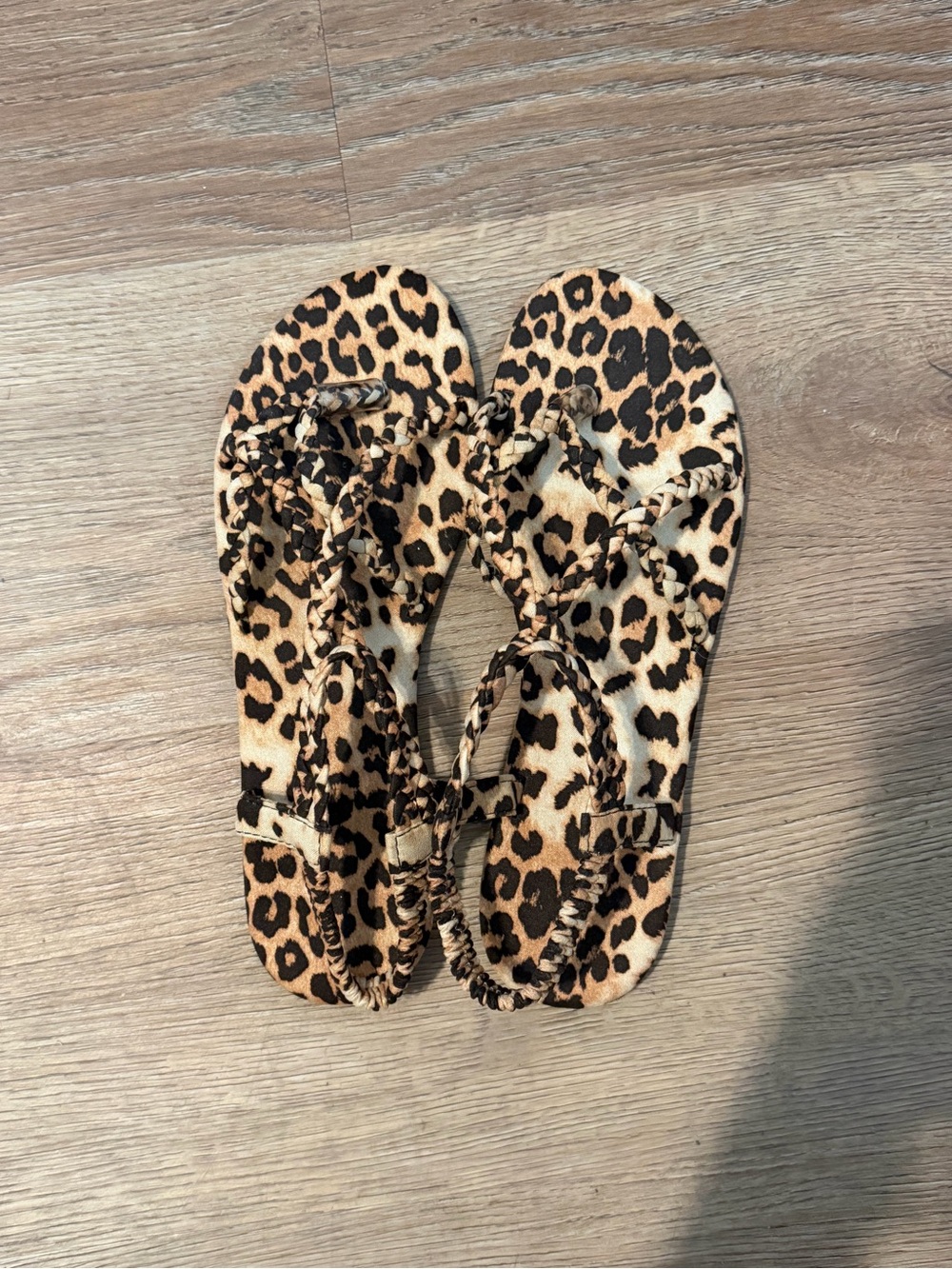 Women’s Leopard Print Strappy Flat Sandals - Picture 5 of 9